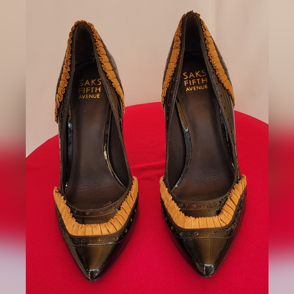 Saks Fifth Avenue 6.5M Retro Fetish Heels Black Patent Leather Ruffle Trim Stile